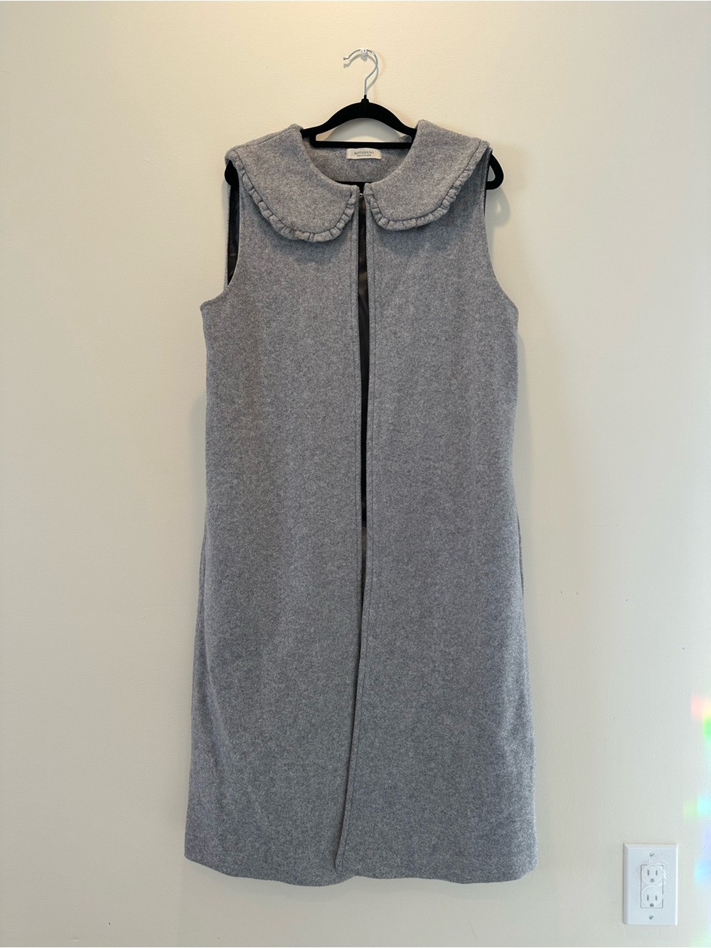 Sleeveless Gray Wool-Blend Vest with Peter Pan Collar